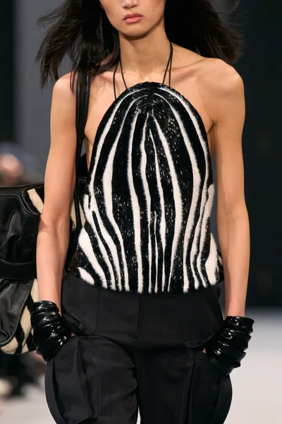 Look 97
